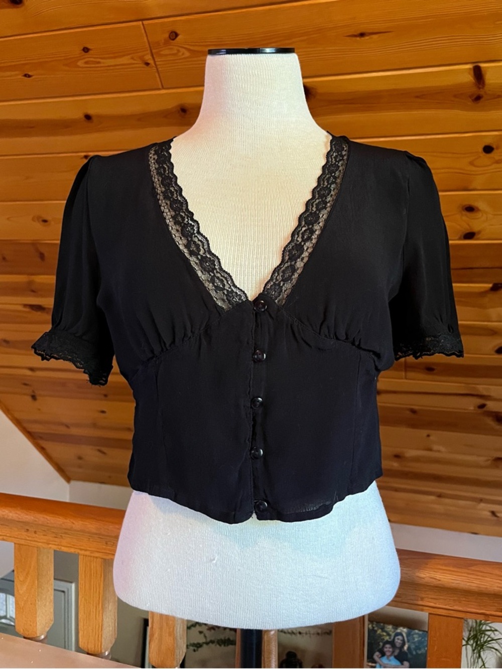 Cotton On Women's Black Lace-Trim Short Sleeve Button-Front V-Neck Crop Top Sz S